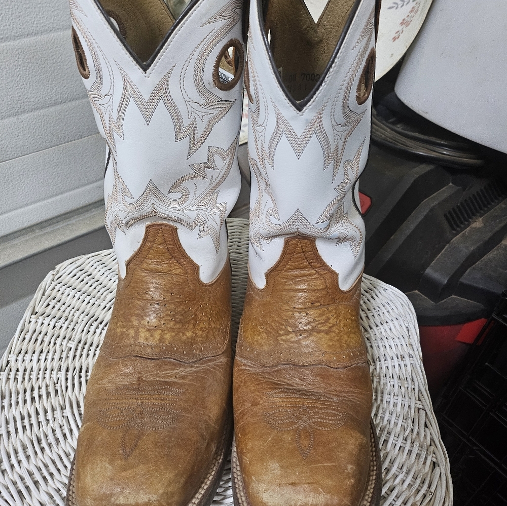 Steel toe work boots